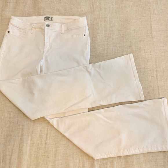 Abercrombie & Fitch White Jeans ~ Size 10R - Picture 2 of 5